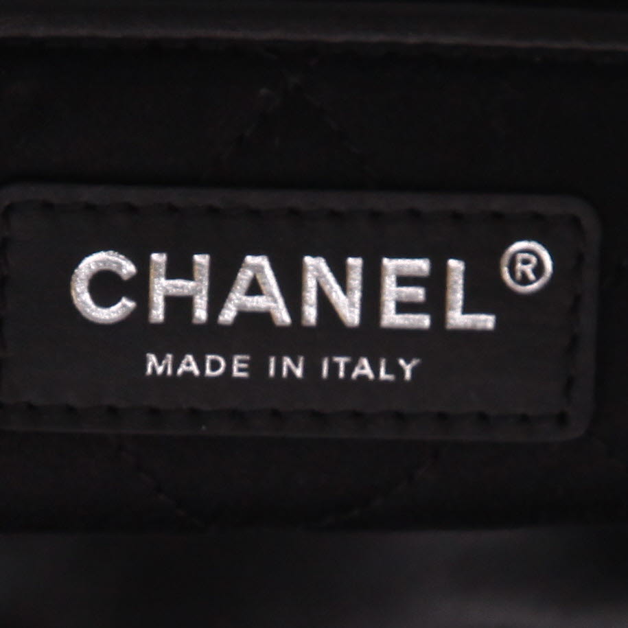 Shopping bag Chanel  22 in pelle nera - Detail D2