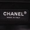 Chanel  22 shopping bag  in black leather - Detail D2 thumbnail