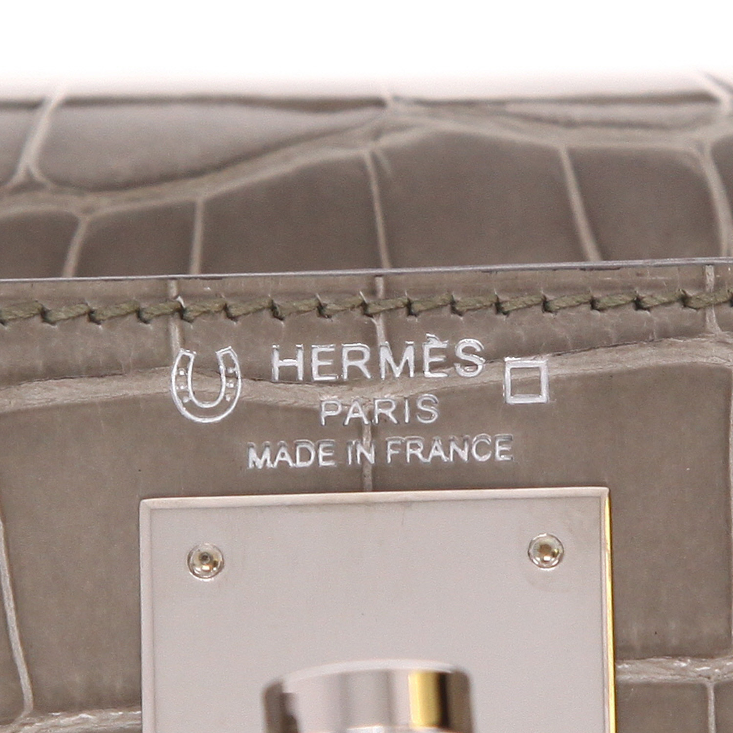 Bolso de mano Hermès  Kelly 28 cm en aligátor gris - Detail D2