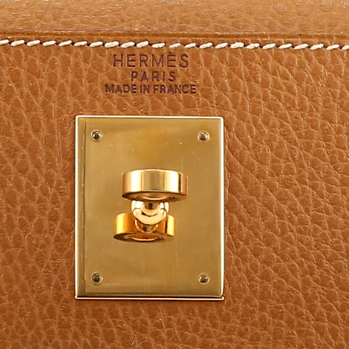 Bolso de mano Hermès  Kelly 32 cm en cuero Fjord color oro - Detail D2