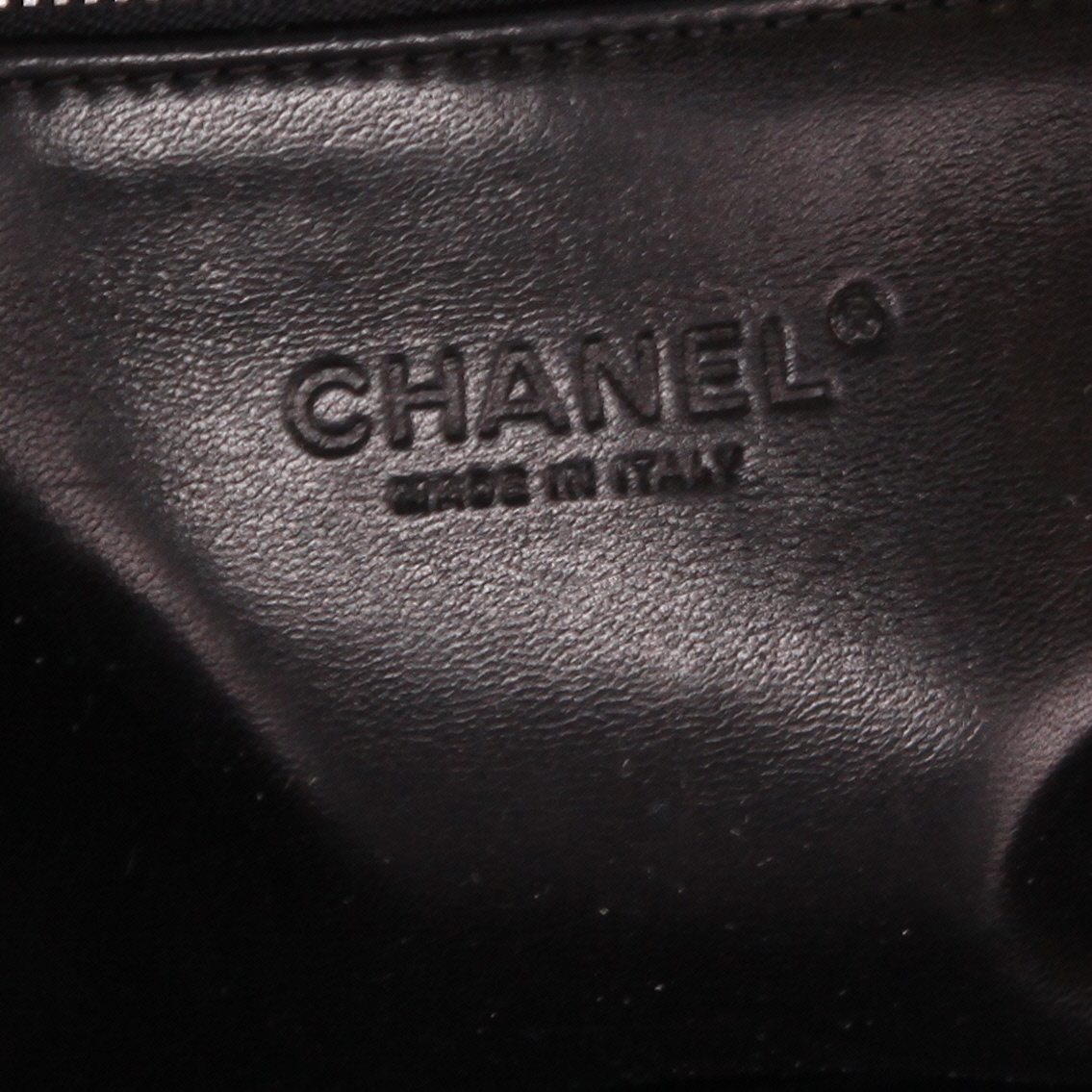 Sac cabas Chanel  Grand Shopping en crocodile noir et cuir gris - Detail D2