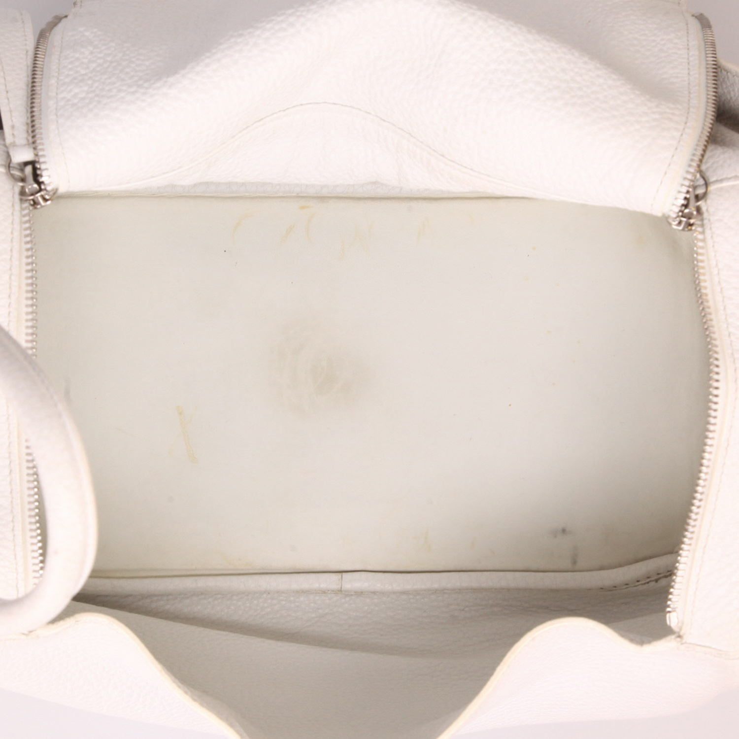 Hermès  Lindy 34 cm handbag  in white togo leather - Detail D3