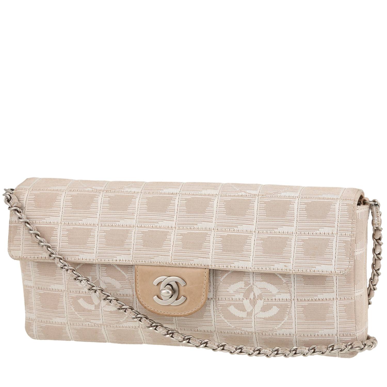 Chanel Baguette handbag in varnished pink canvas