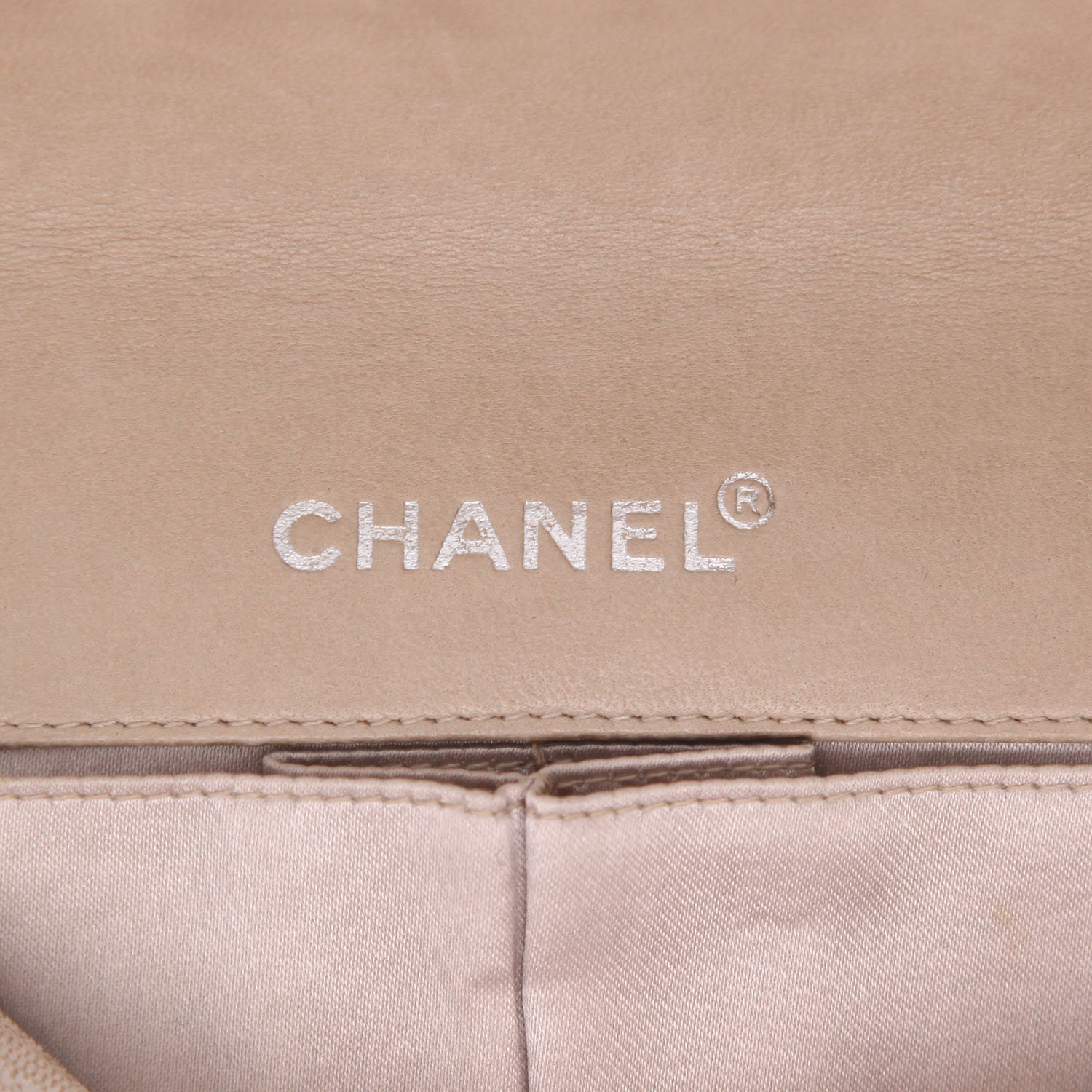 Chanel  Baguette handbag  in varnished pink canvas - Detail D2