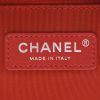 Bolso bandolera Chanel  Gabrielle  en cuero acolchado rojo - Detail D2 thumbnail