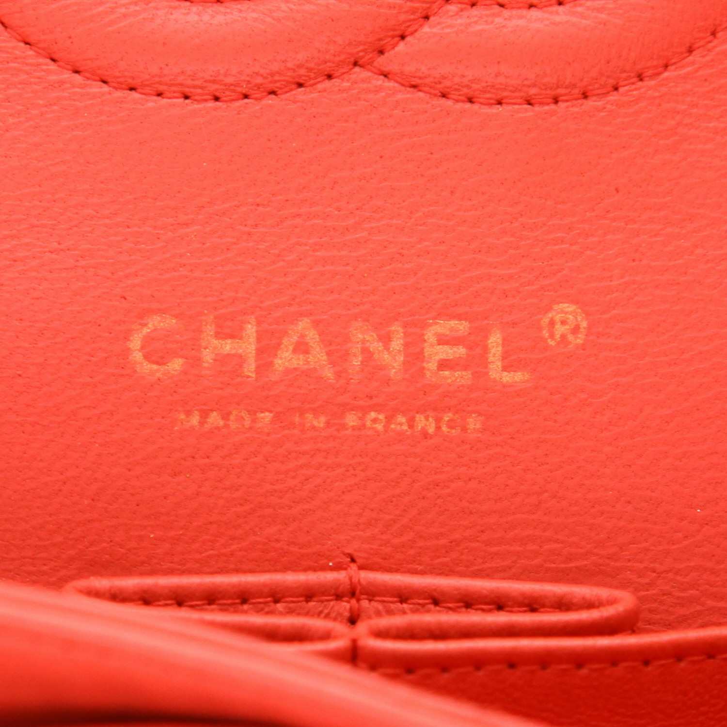 Bolso de mano Chanel  Timeless Classic en cuero acolchado coral - Detail D2
