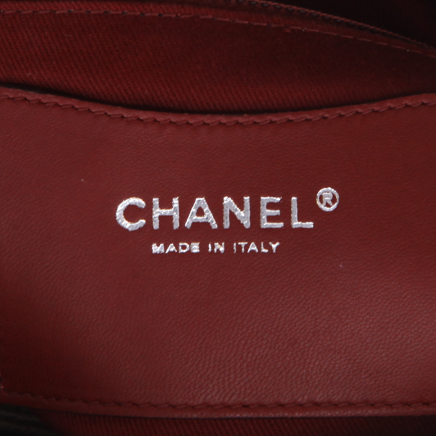 Borsa da spalla o a mano Chanel  Mademoiselle modello grande  in pelle martellata e trapuntata color talpa - Detail D2