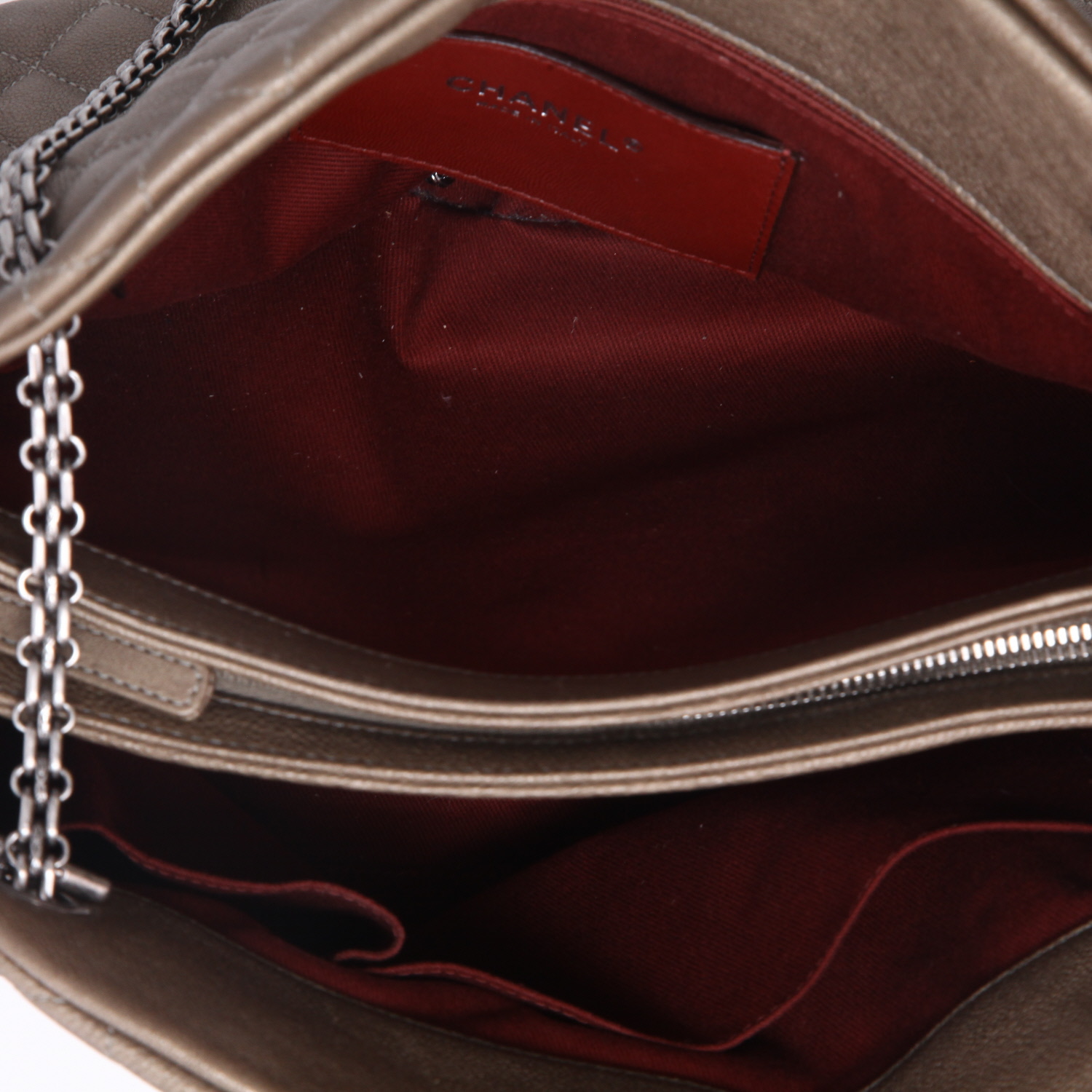 Chanel  Mademoiselle large model  bag worn on the shoulder or carried in the hand  in taupe quilted grained leather - Detail D3