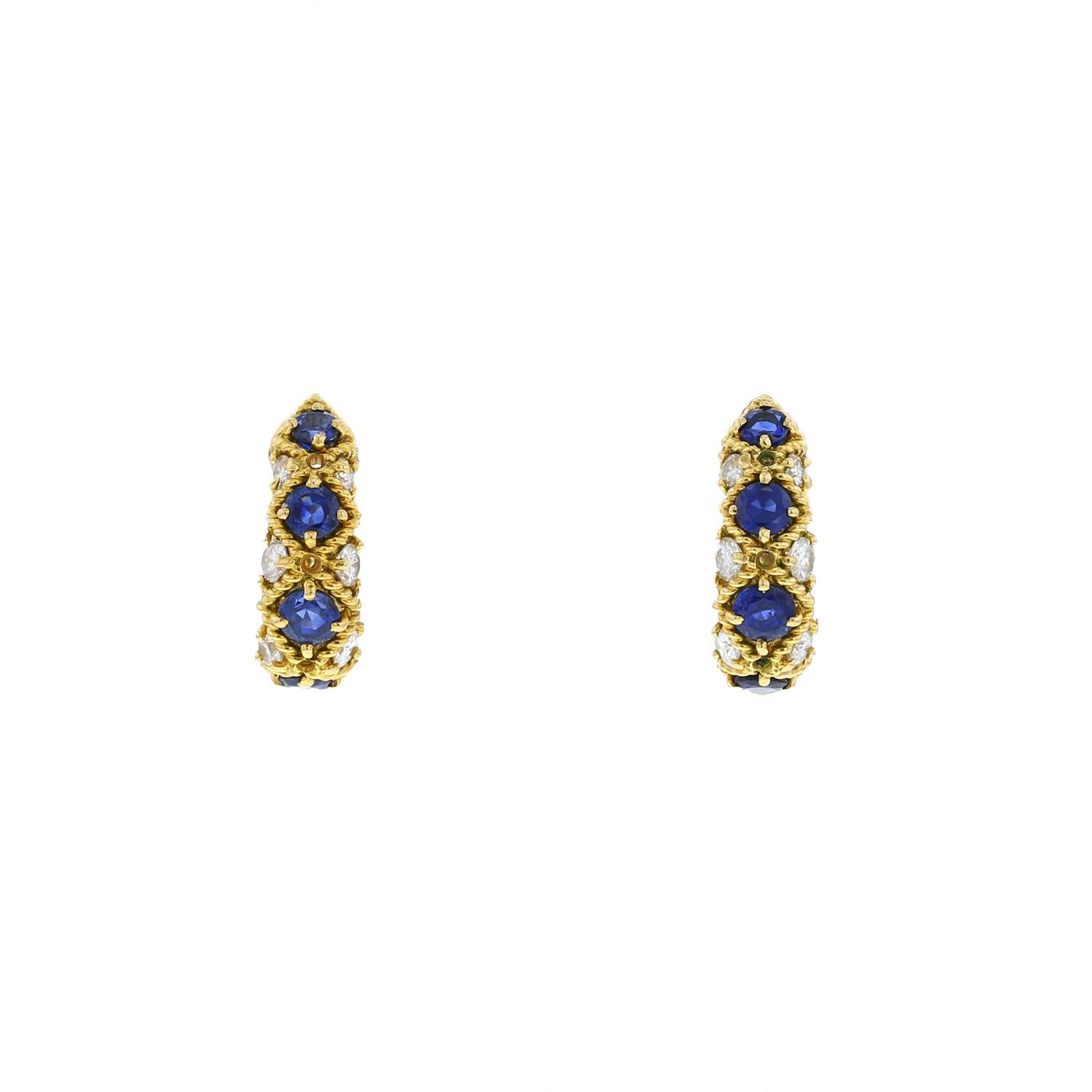 Paire de clips d'oreilles Vintage  en or jaune, saphirs et diamants