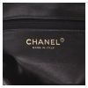 Sac à dos Chanel en cuir grainé matelassé noir - Detail D2 thumbnail