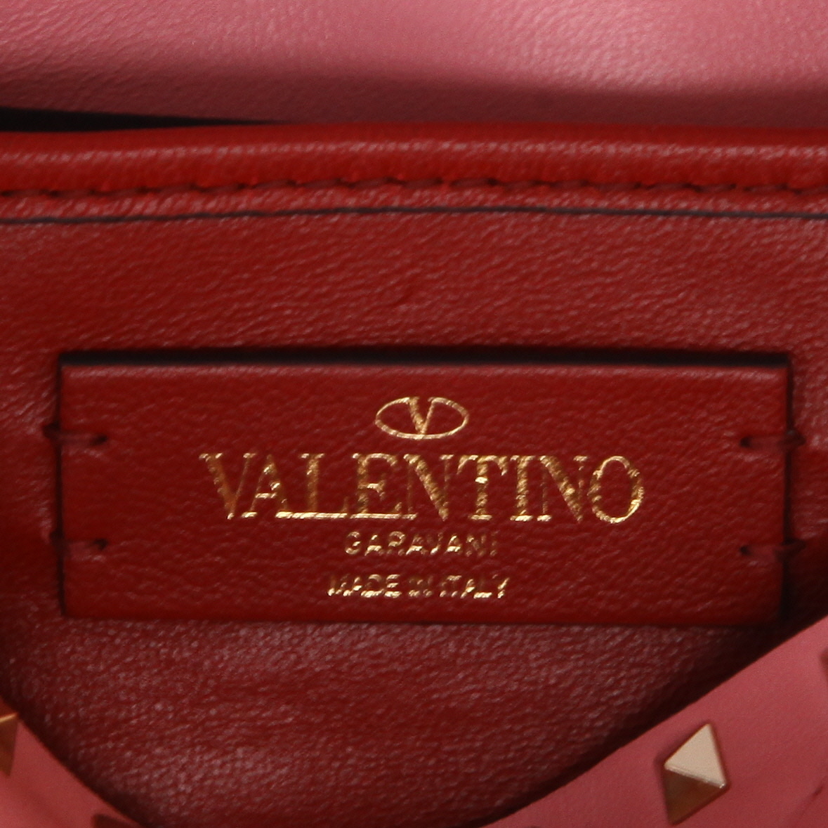 Sac bandoulière Valentino Garavani  Rockstud petit modèle  en cuir matelassé rose - Detail D2