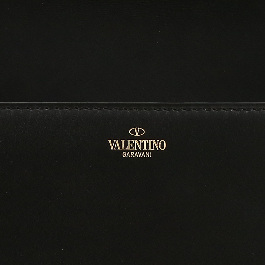 Sac à main Valentino Garavani   en cuir lisse noir - Detail D2