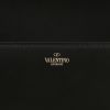 Bolso de mano Valentino Garavani   en cuero liso negro - Detail D2 thumbnail