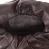 Sac à main Bottega Veneta  The Shoulder Pouch en cuir marron - Detail D3 thumbnail