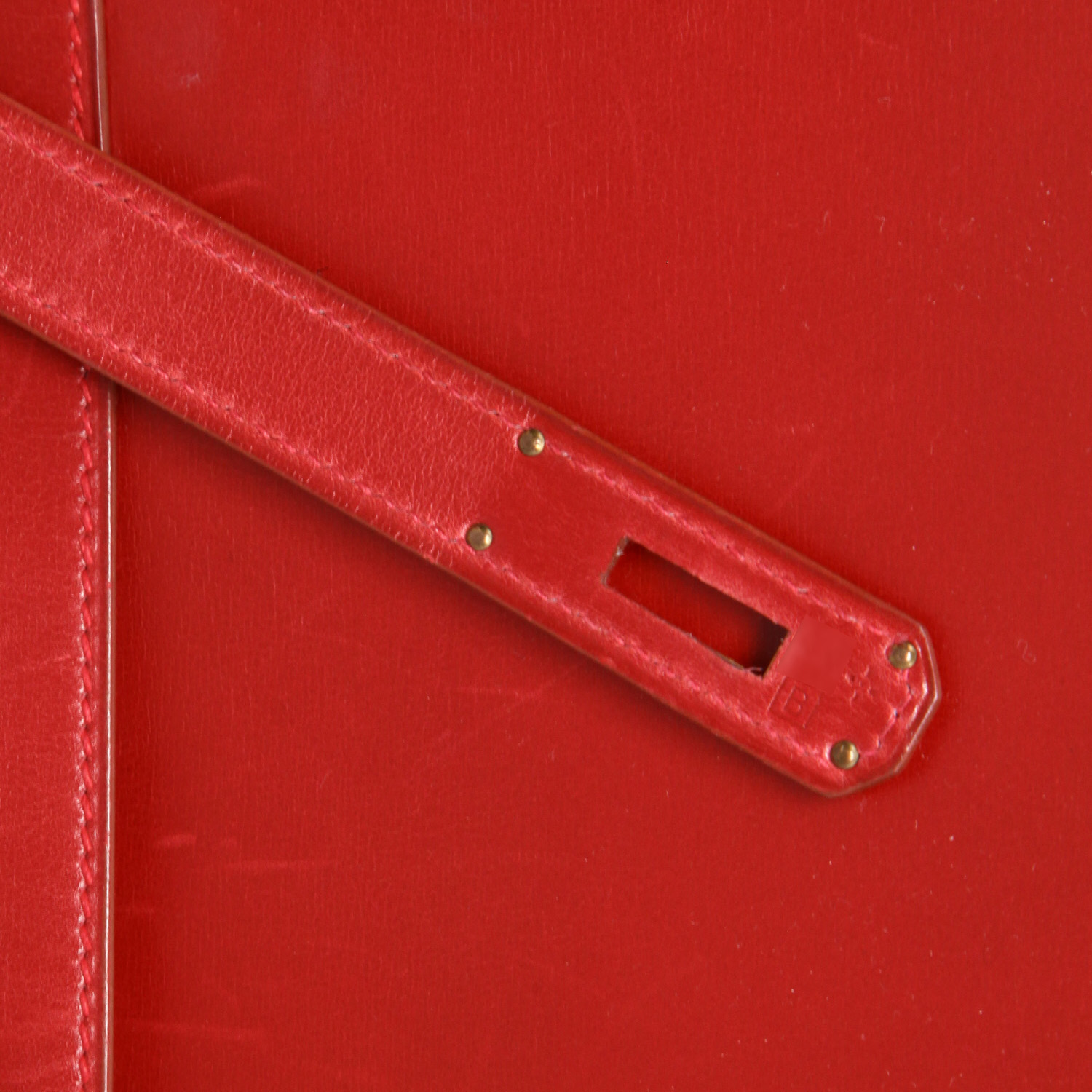 Hermès  Kelly 32 cm handbag  in red Vif box leather - Detail D4