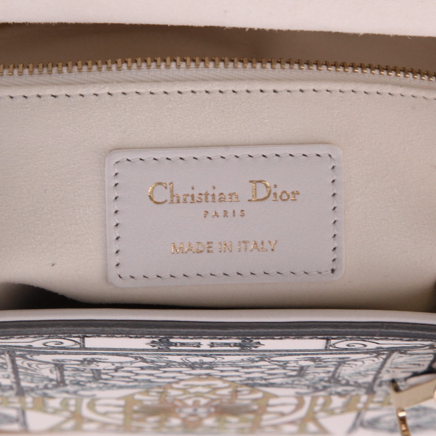 Dior  Lady Dior medium model  handbag  in white and grey leather - Detail D2