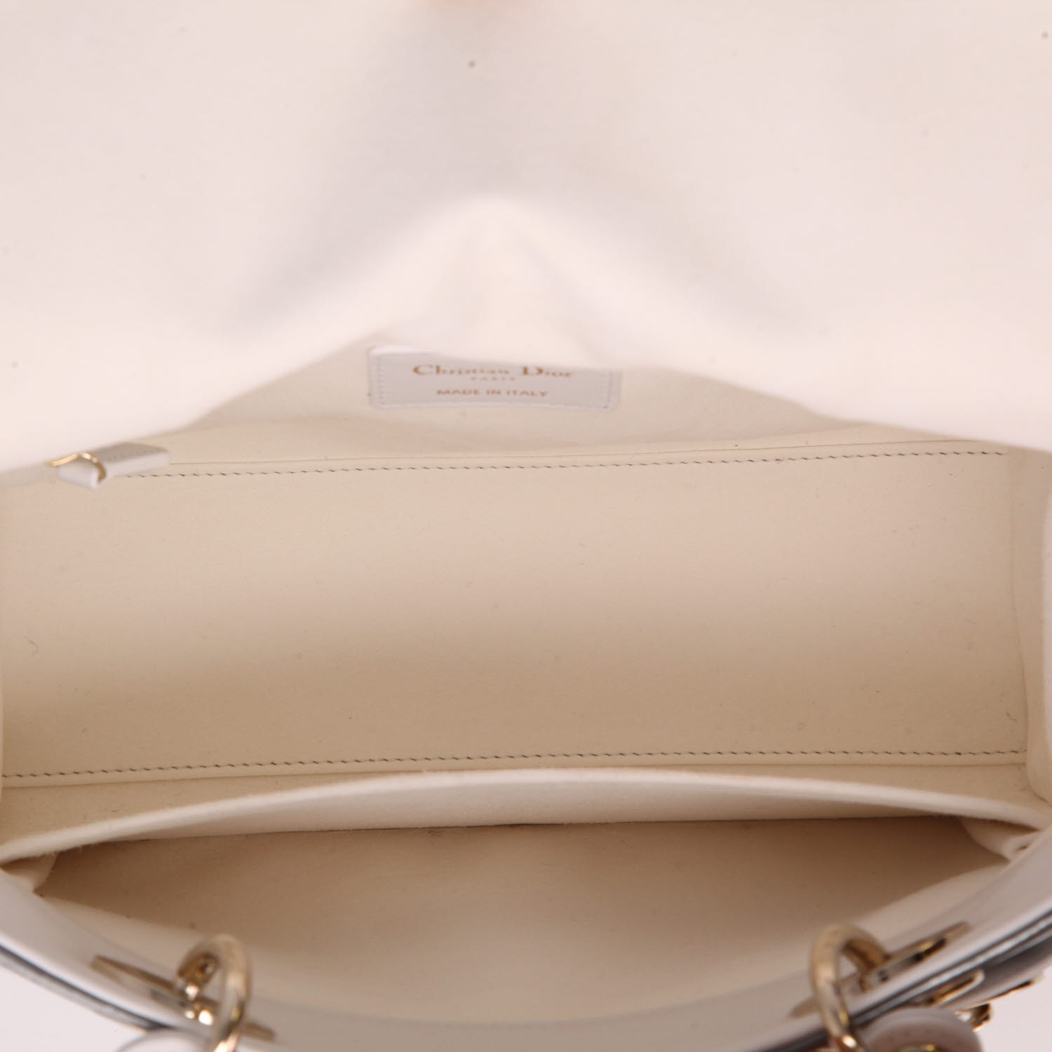 Dior  Lady Dior medium model  handbag  in white and grey leather - Detail D3