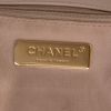Chanel  19 shoulder bag  in beige quilted leather - Detail D2 thumbnail