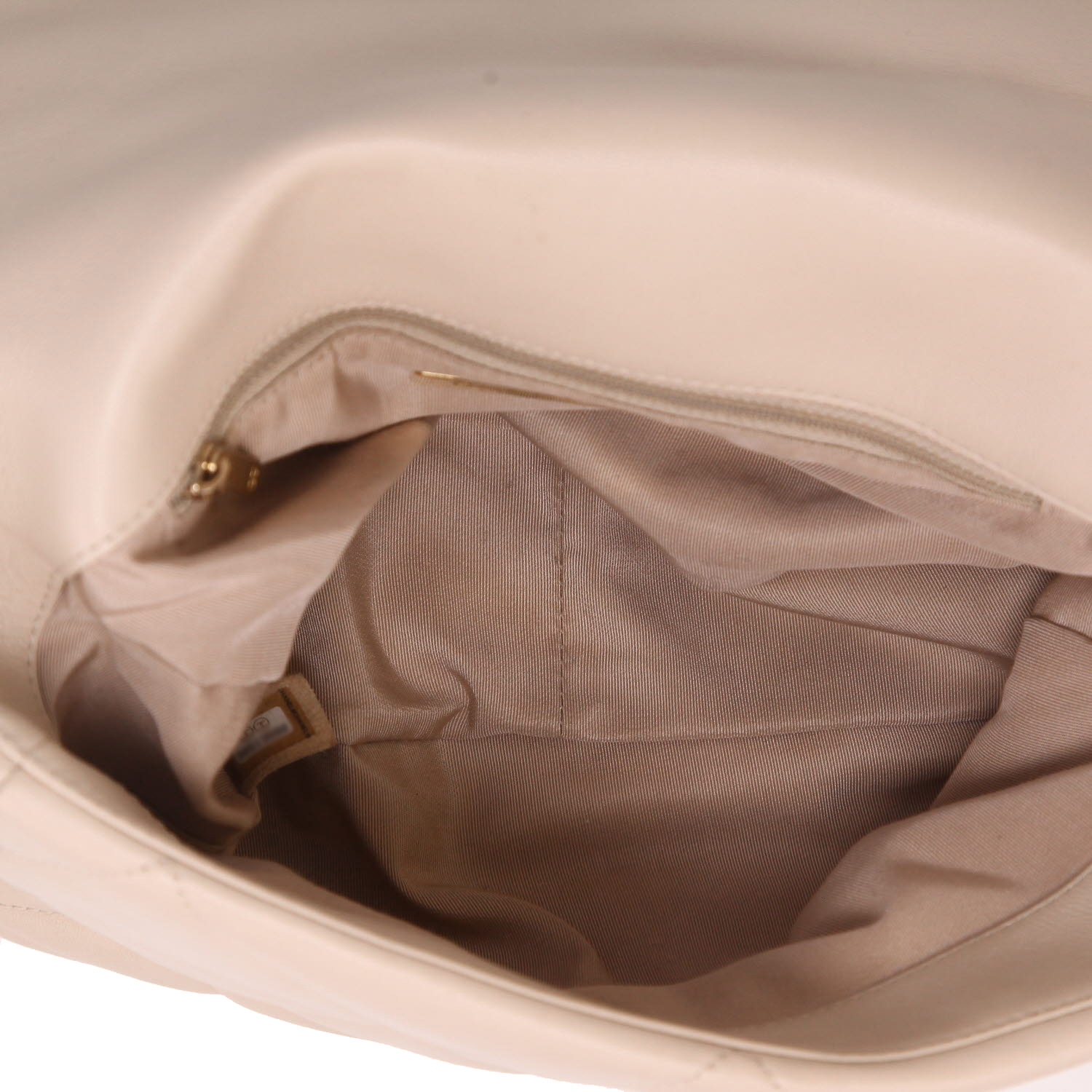 Sac bandoulière Chanel  19 en cuir matelassé beige - Detail D3