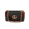 Bolso bandolera Gucci  GG Marmont en cuero acolchado negro y rojo - 360 thumbnail