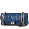 Chanel  2.55 Baguette handbag  in blue patent quilted leather - 00pp thumbnail