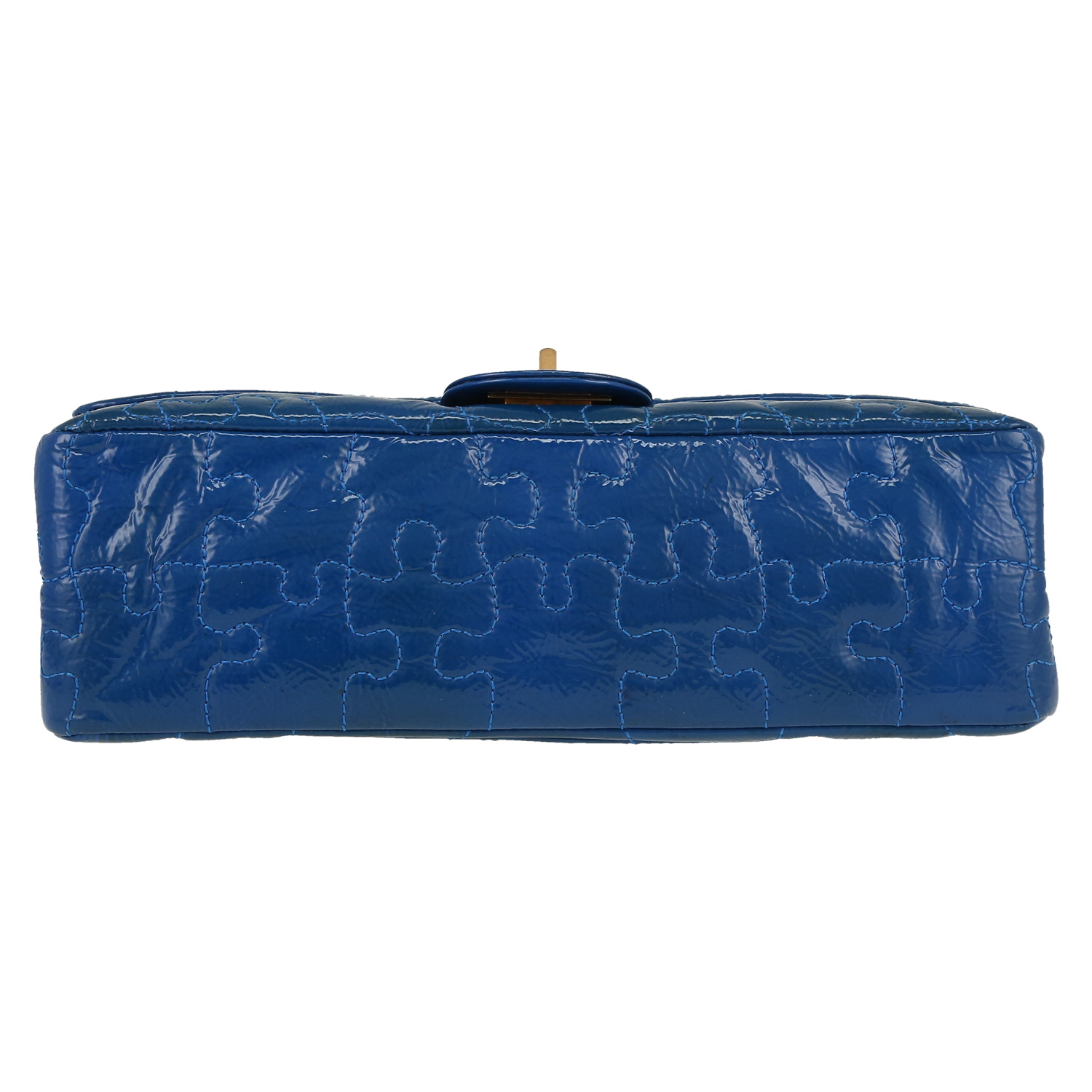 Sac à main Chanel 2.55 Baguette en cuir verni matelassé bleu - Detail D1