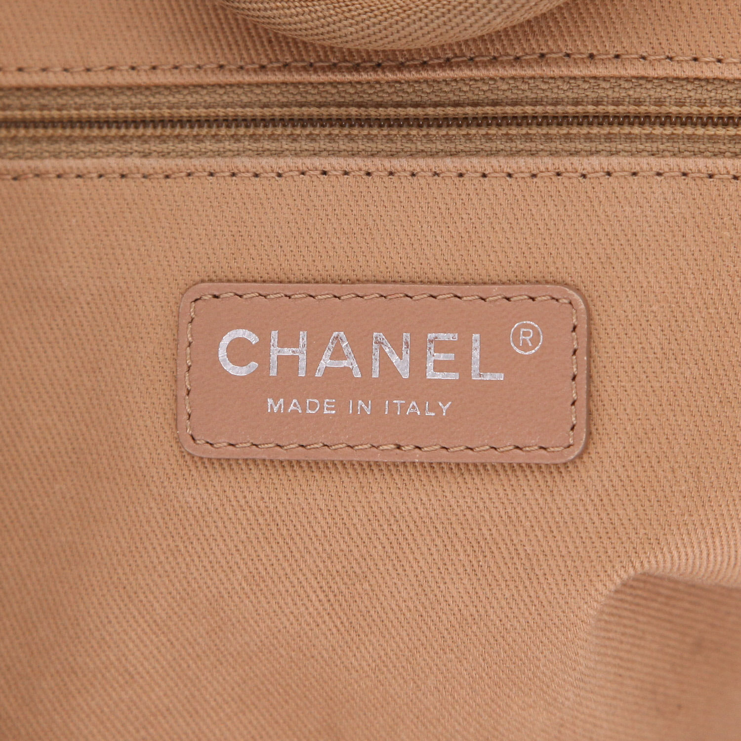 Chanel  Deauville shopping bag  in beige canvas  and beige leather - Detail D2