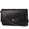 Bolso bandolera Chanel  Wallet on Chain en piel de pitón negra - 00pp thumbnail