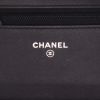 Bolso bandolera Chanel  Wallet on Chain en piel de pitón negra - Detail D2 thumbnail
