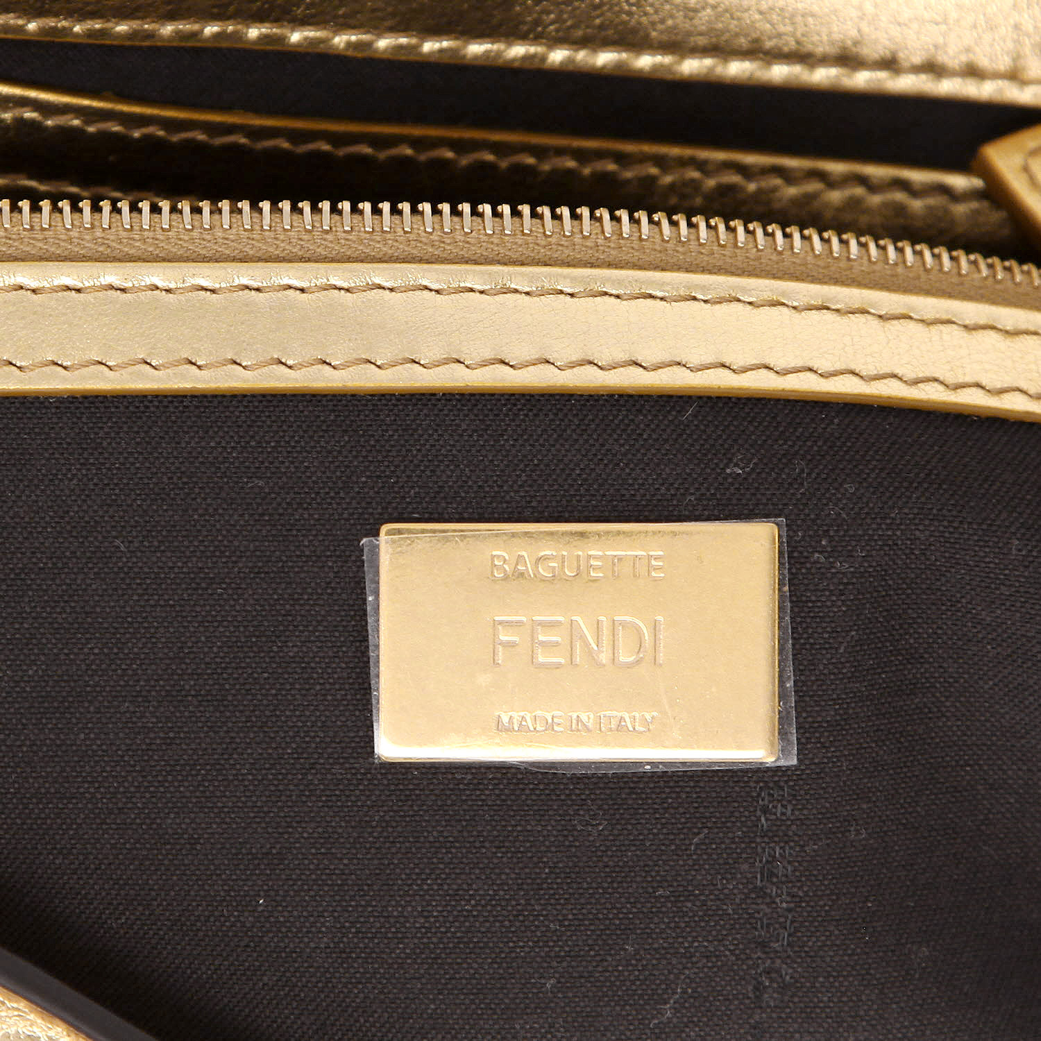 Sac à main Fendi  Baguette en cuir monogram doré - Detail D2