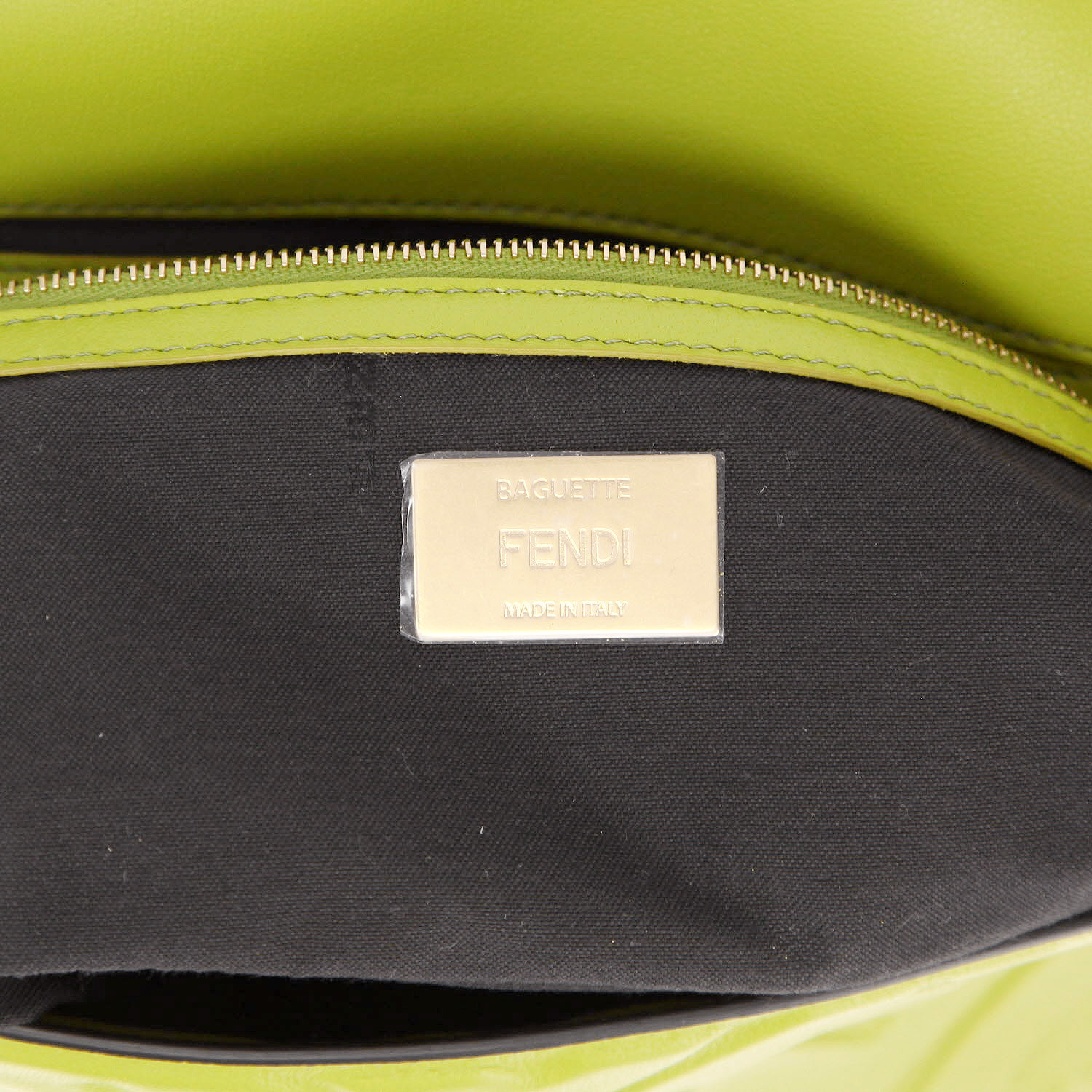 Sac à main Fendi  Baguette en cuir monogram vert-anis - Detail D2