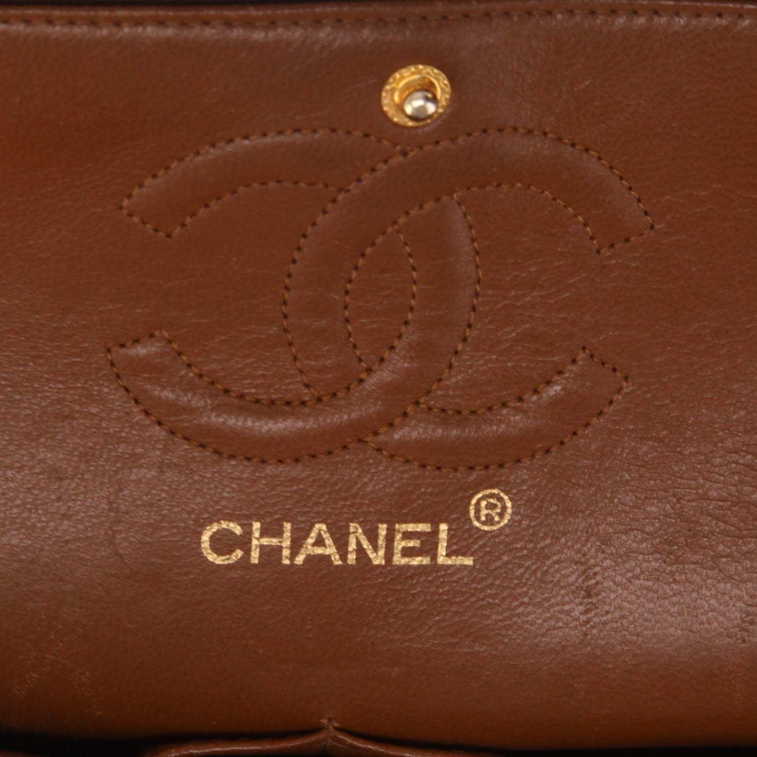 Chanel  Timeless Petit shoulder bag  in brown quilted leather - Detail D2