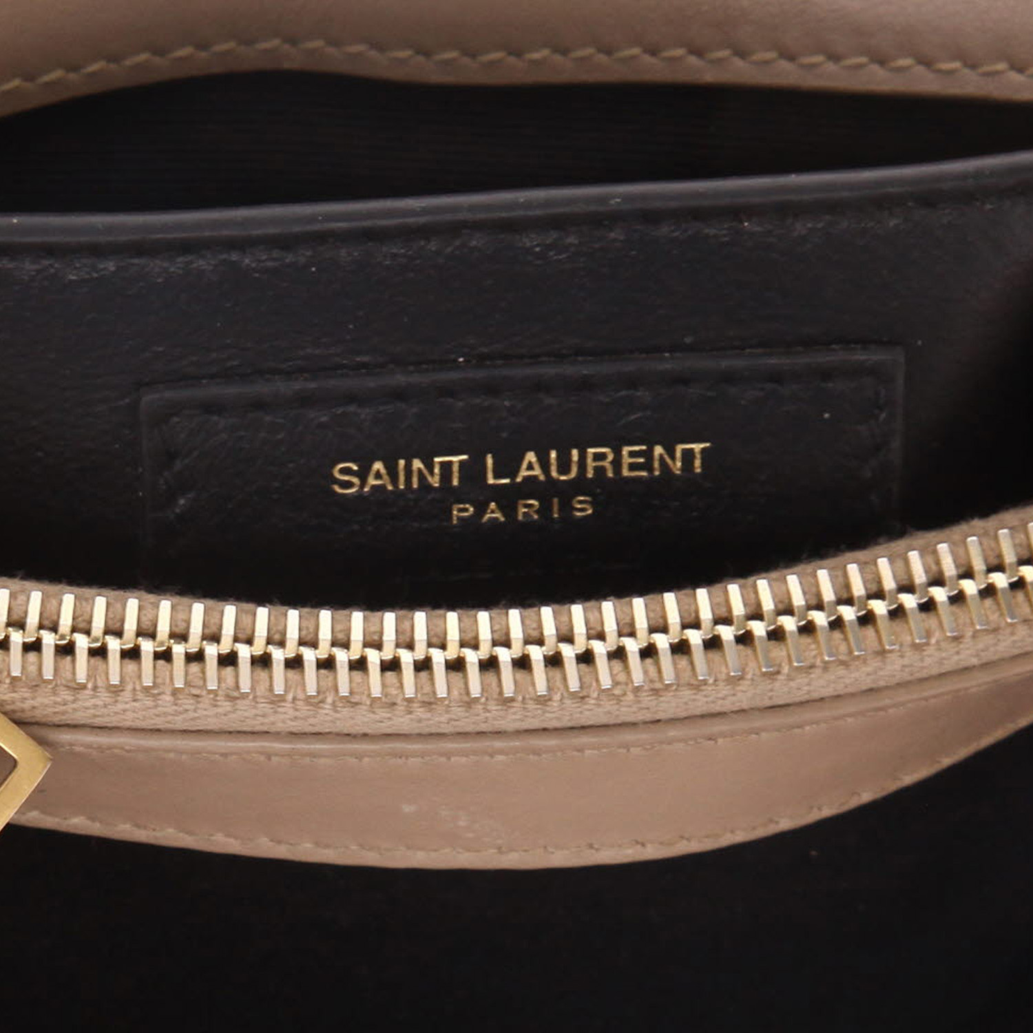 Saint Laurent  Loulou small model  shoulder bag  in beige chevron quilted leather - Detail D2