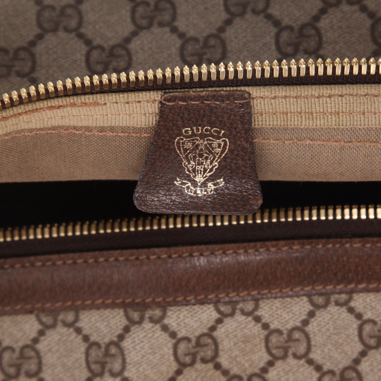 Bolso de fin de semana Gucci Vintage en lona monogram beige y cuero marrón - Detail D6