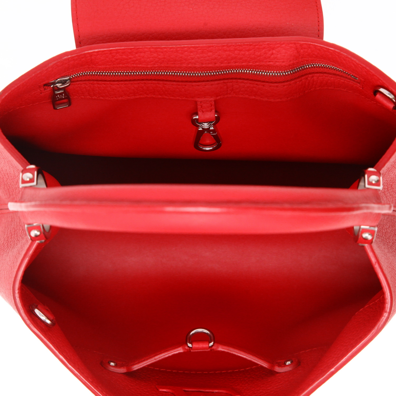 Louis Vuitton  Capucines MM handbag  in red grained leather - Detail D3