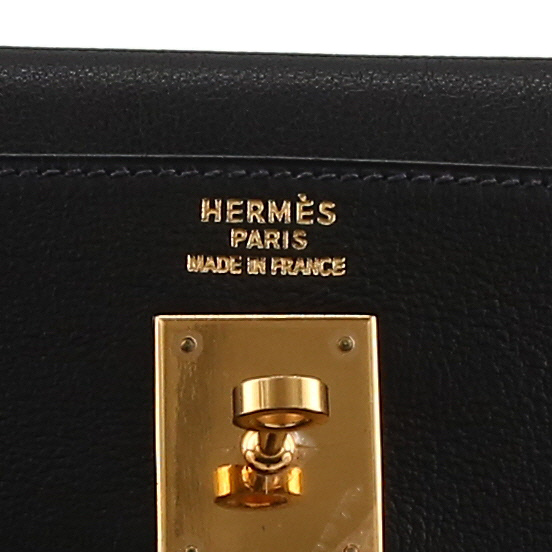 Bolso de mano Hermès  Kelly 35 cm en cuero granulado azul marino - Detail D2