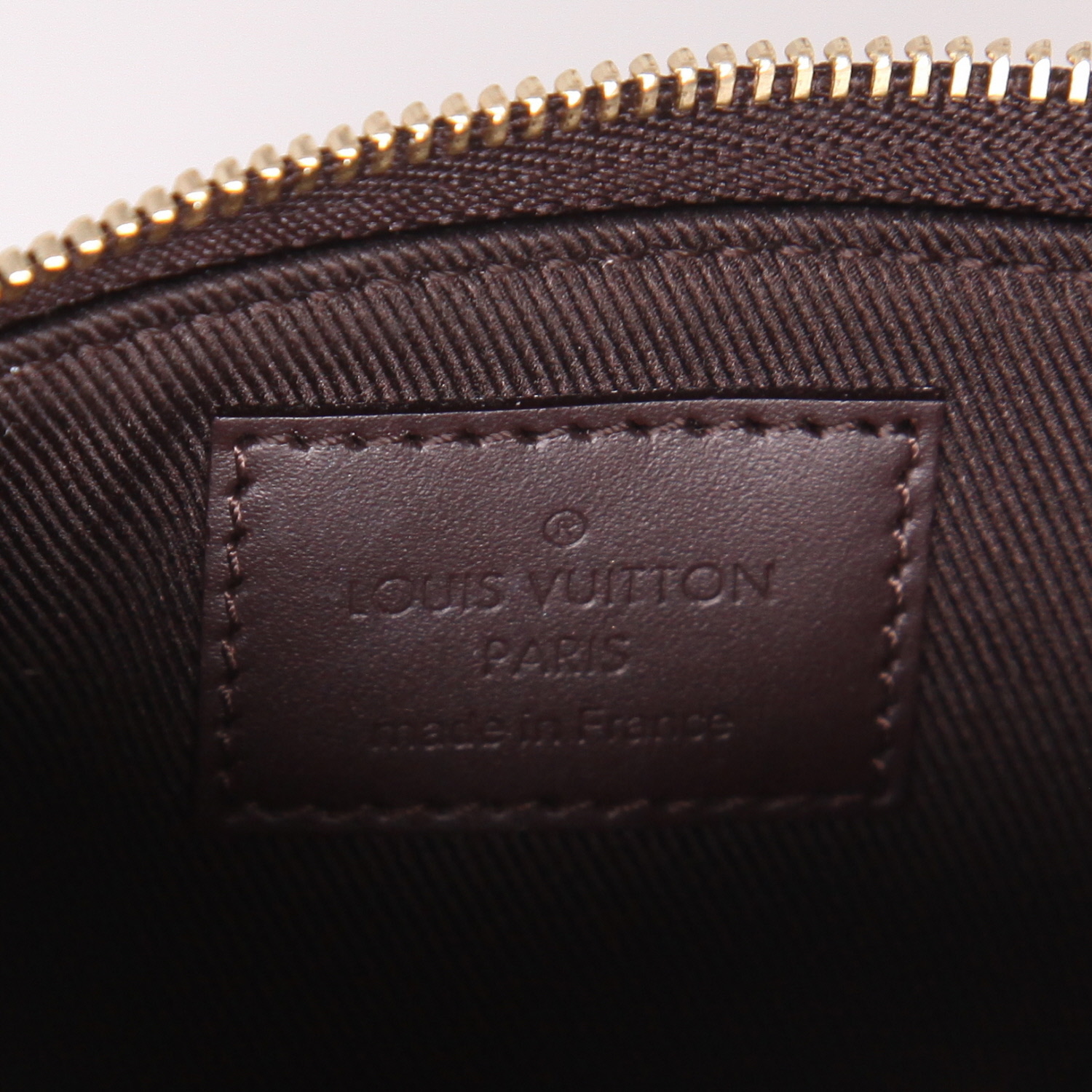 Sac à main Louis Vuitton  Pochette accessoires mini  en cuir verni monogram aubergine - Detail D2