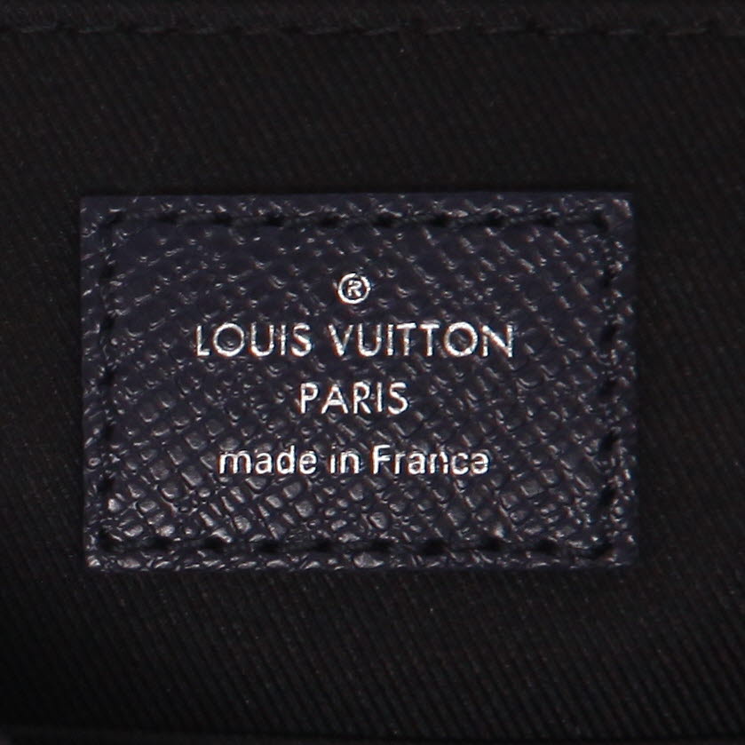 Borsa a tracolla Louis Vuitton  District in pelle taiga blu - Detail D2