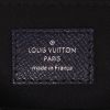 Bolso bandolera Louis Vuitton  District en cuero taiga azul - Detail D2 thumbnail