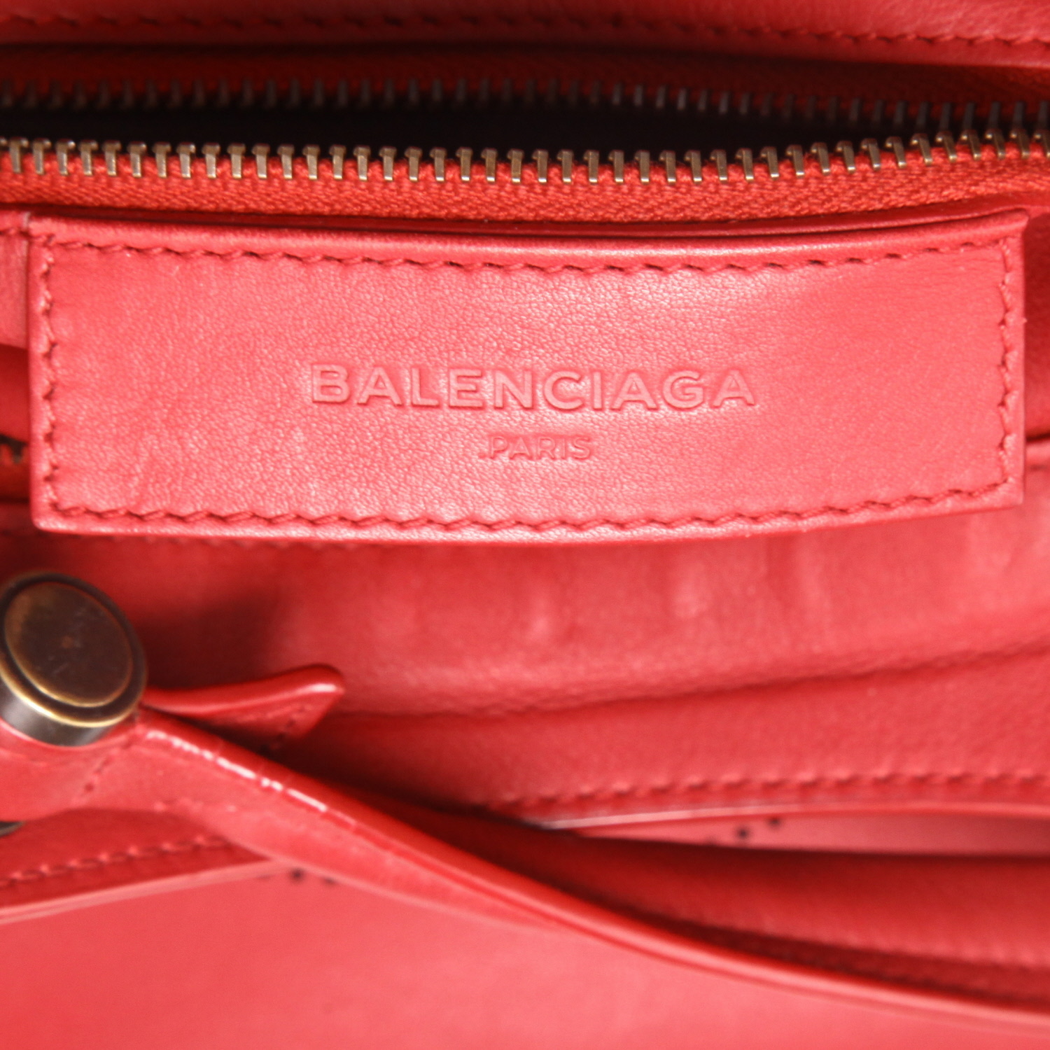 Balenciaga  Blackout city handbag  in red leather - Detail D2