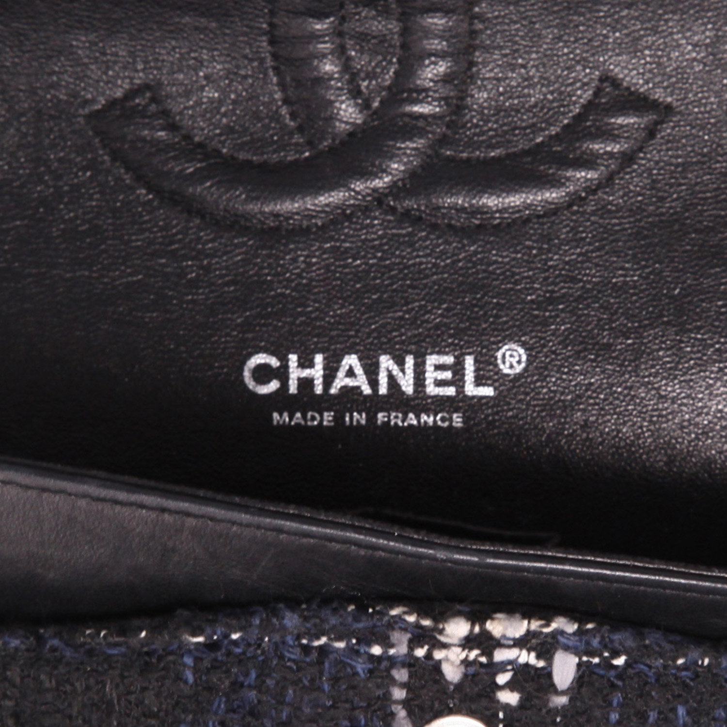Chanel  Timeless Classic handbag  in black and grey tweed - Detail D2