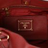 Prada   handbag  in burgundy grained leather - Detail D2 thumbnail