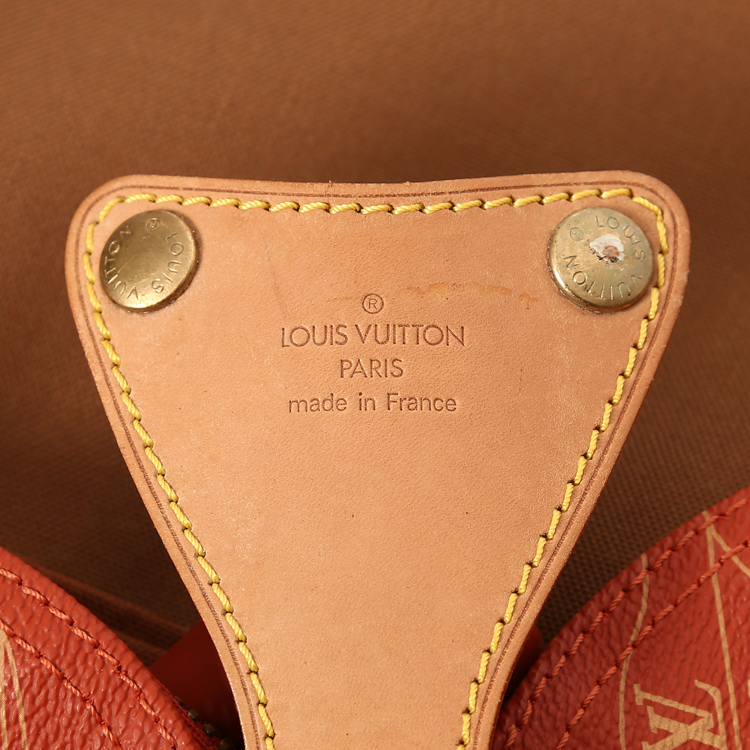 Louis Vuitton  America's Cup clothes-hangers  in red monogram canvas  and natural leather - Detail D6