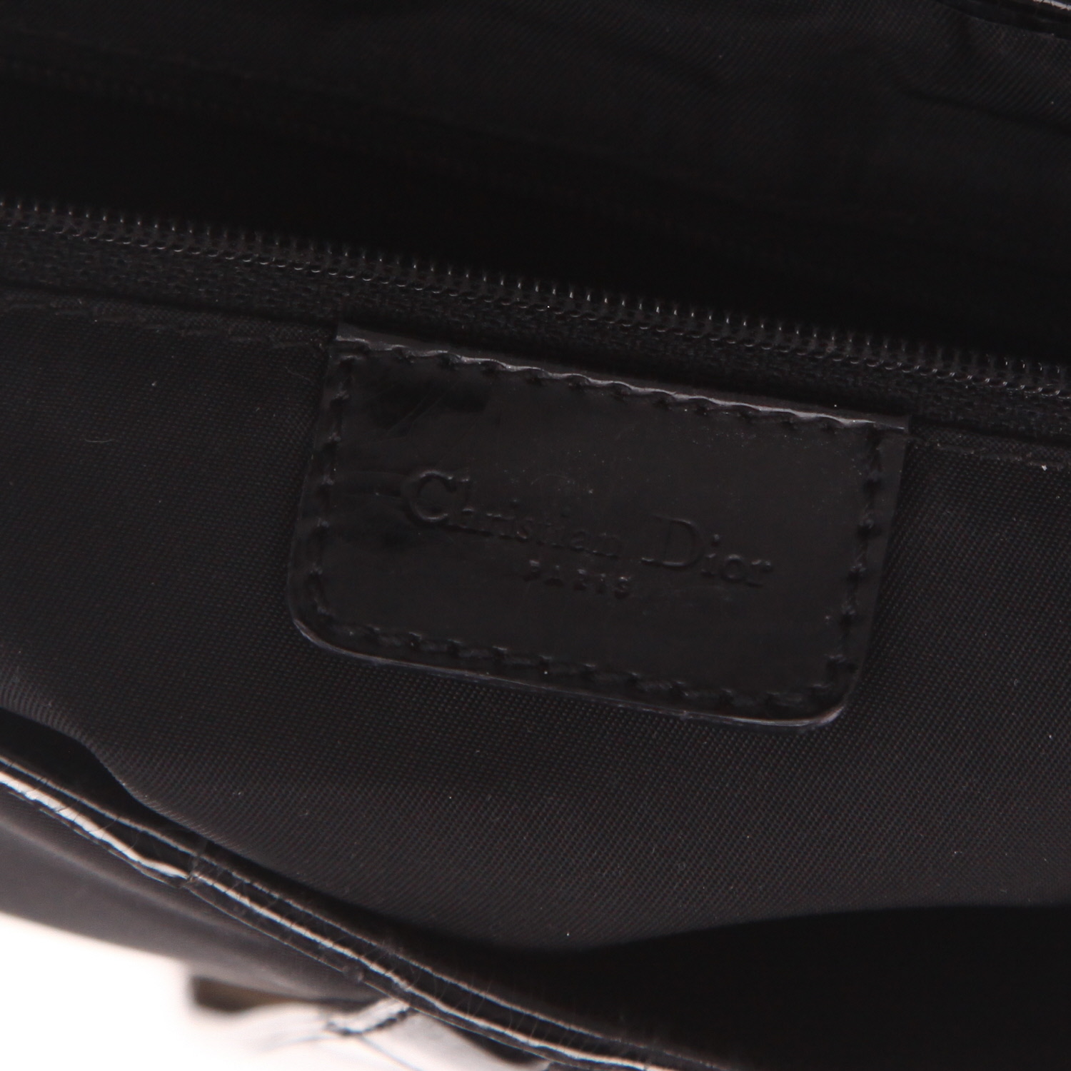 Sac à main Dior  Saddle en toile noire et cuir verni noir - Detail D2