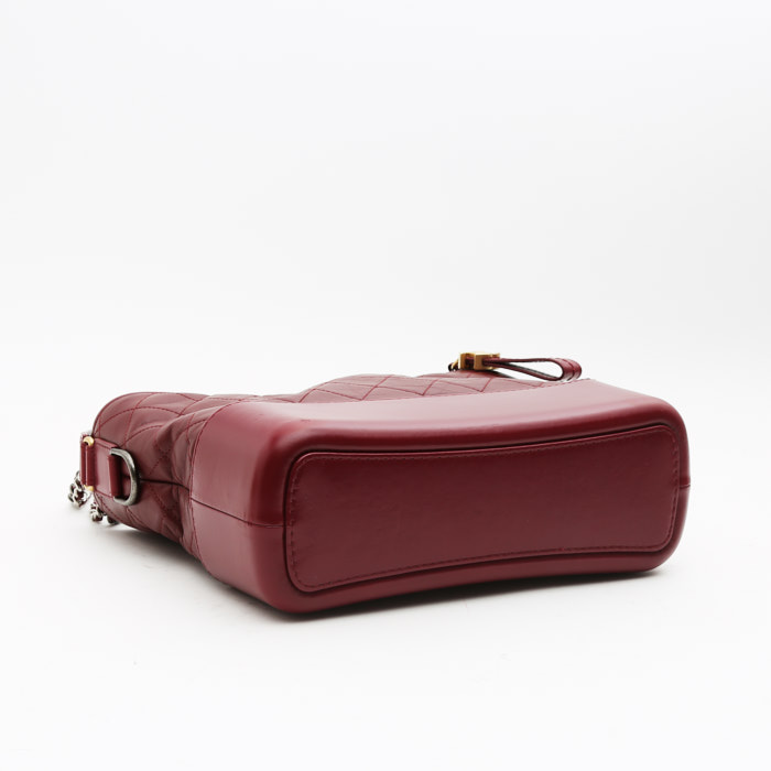 Bolso de mano Chanel  Gabrielle  modelo mediano  en cuero acolchado color burdeos - Detail D6