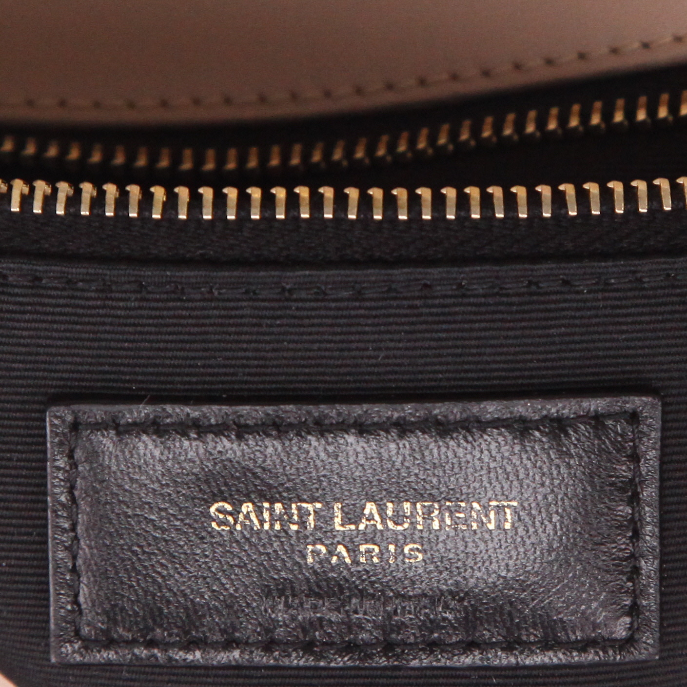Bolso bandolera Saint Laurent  Puffer en cuero acolchado beige - Detail D2