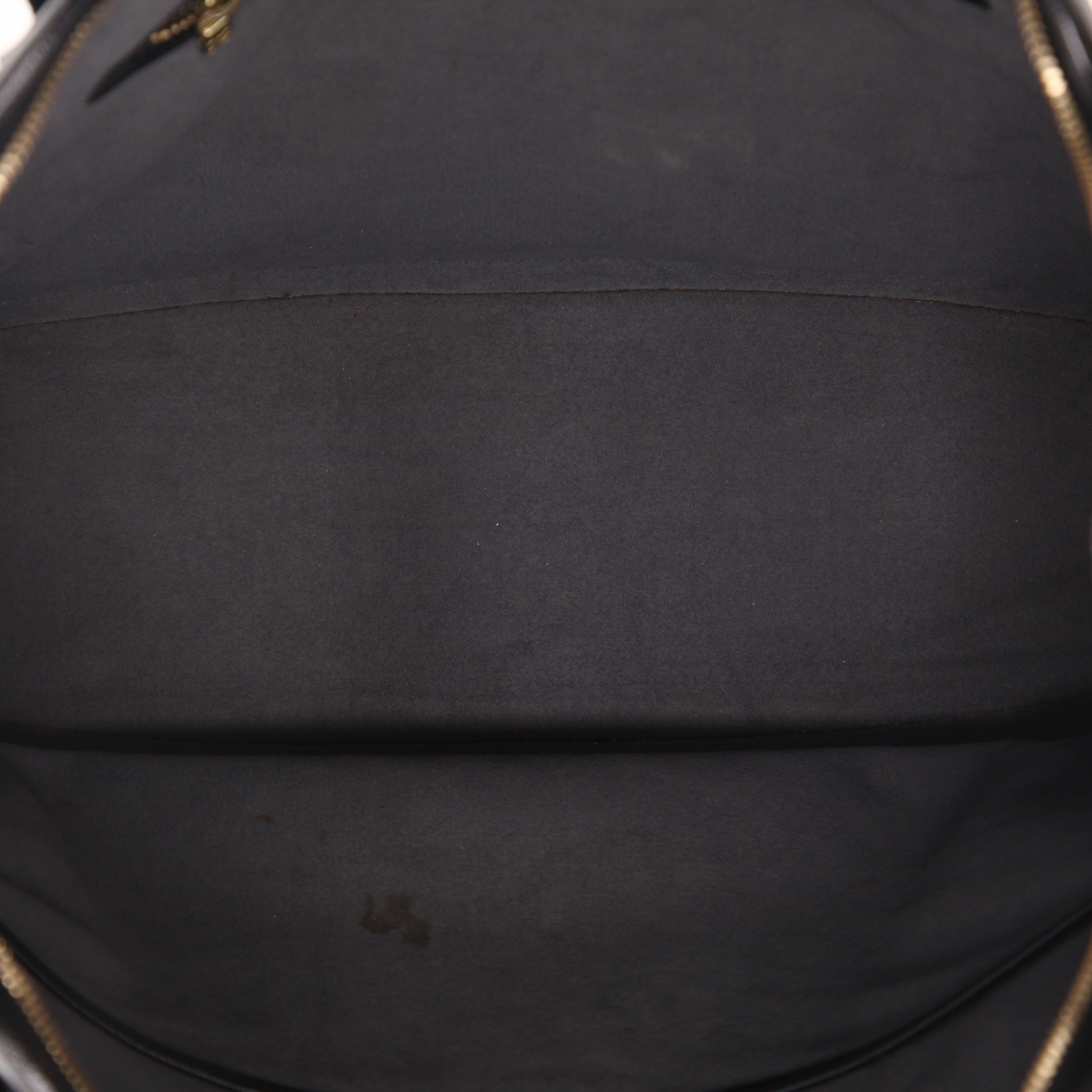 Sac à main Louis Vuitton  Lussac en cuir épi noir en bon état, avec quelques marques sur le cuir et à la base. Avec intérieur taché. - Detail D3