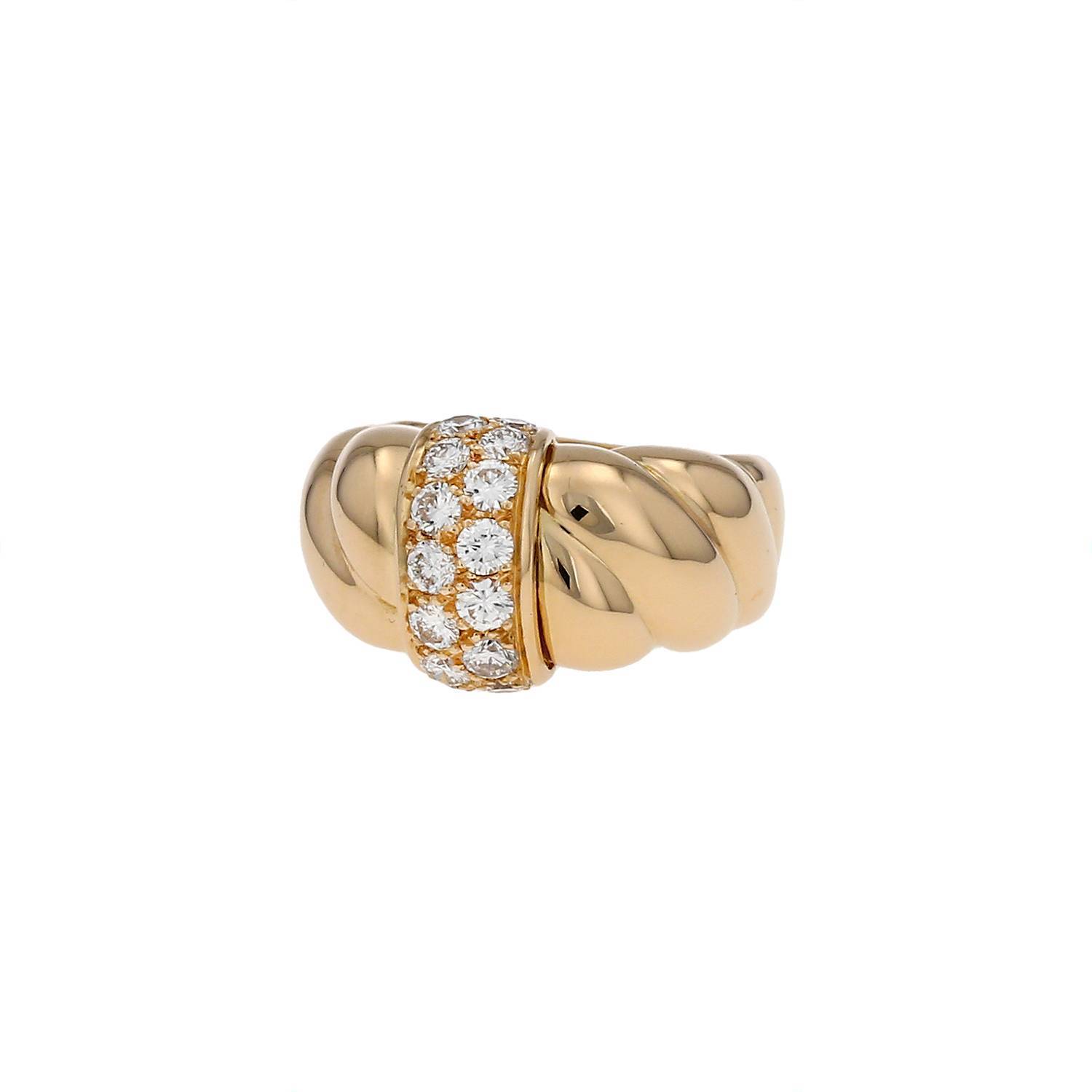 Van Cleef & Arpels ring in yellow gold and diamonds