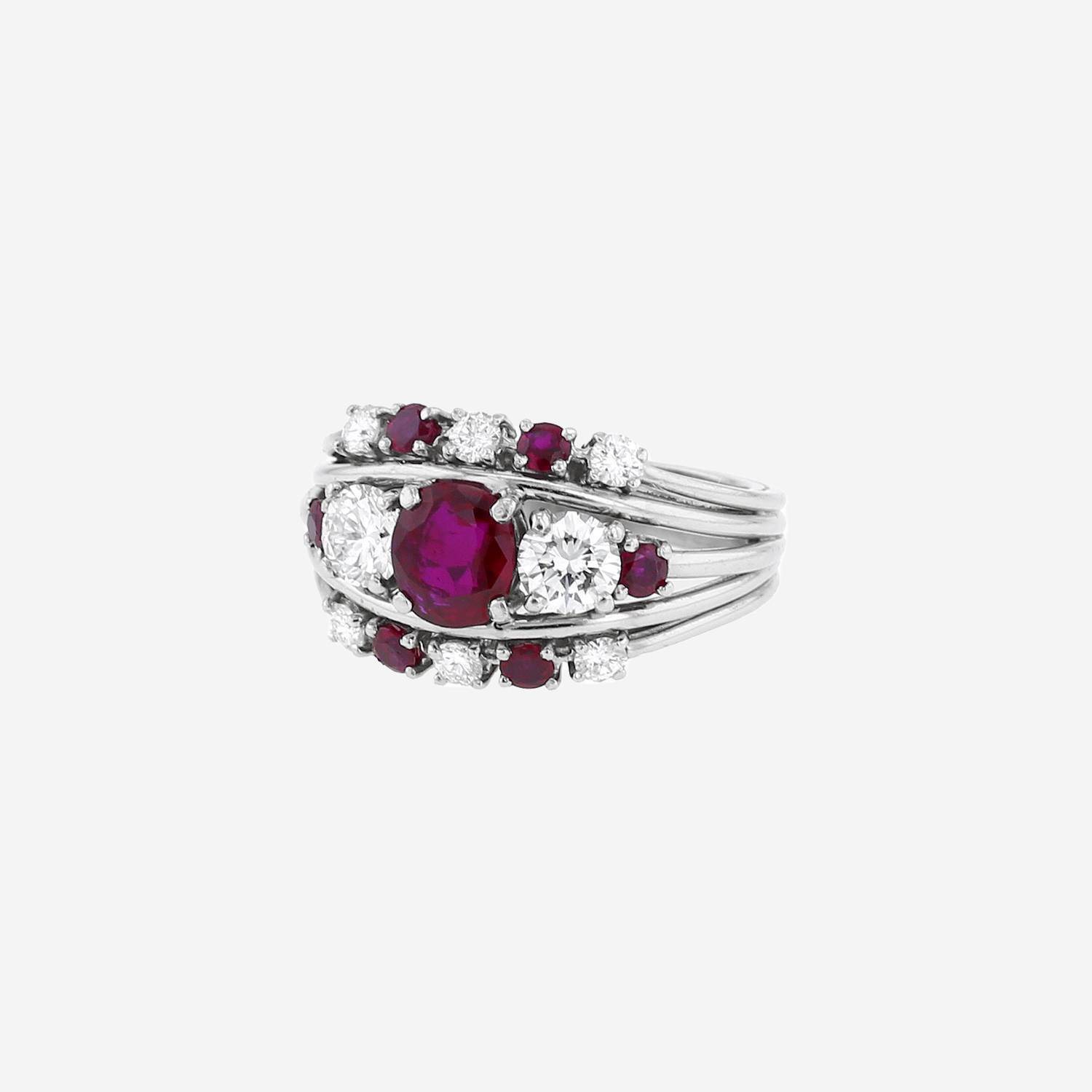 Bague Raymond Yard en platine, rubis birman non chauffé et diamants