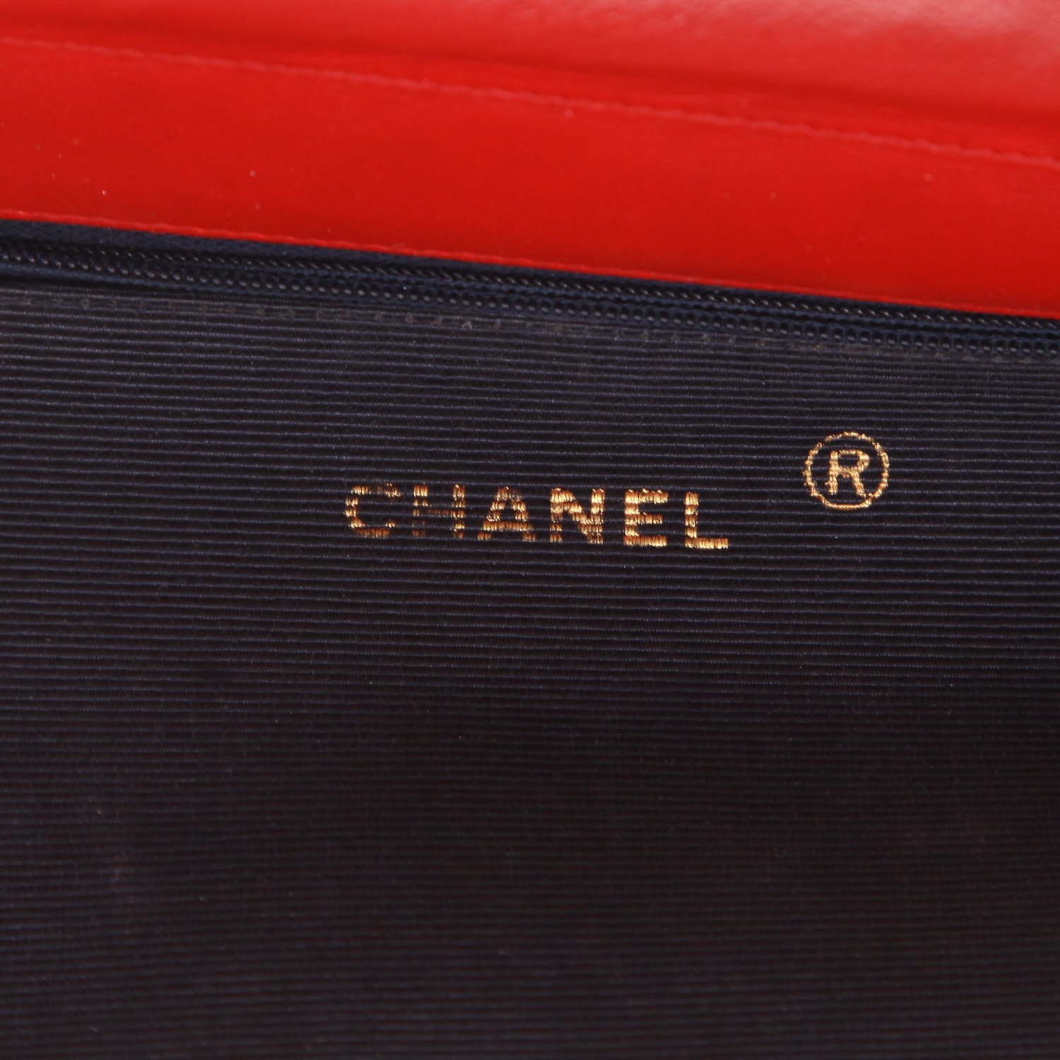 Chanel  Vintage shoulder bag  in red quilted leather - Detail D2